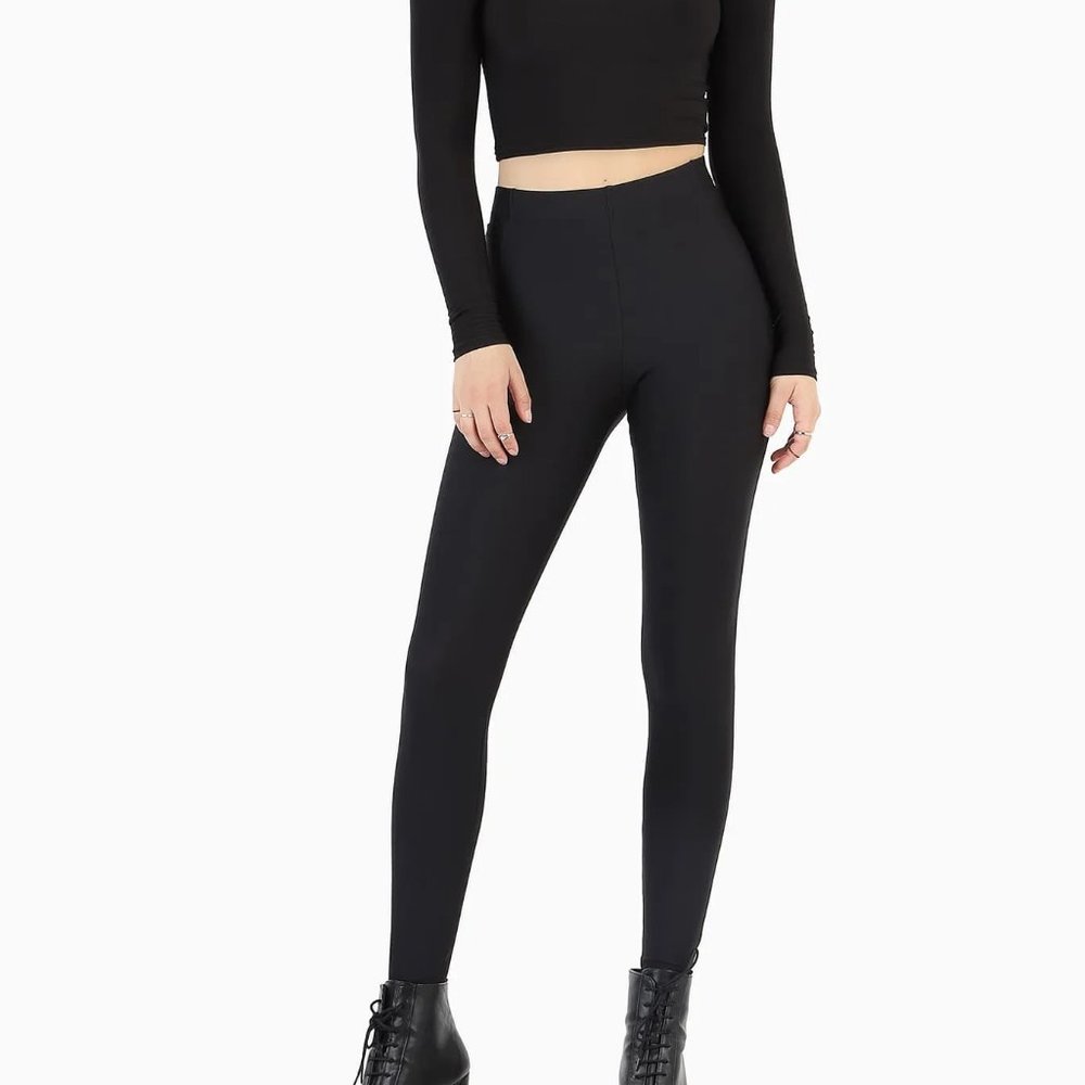 Matte Black HW Pocket Leggings BNWT never opened or tried on